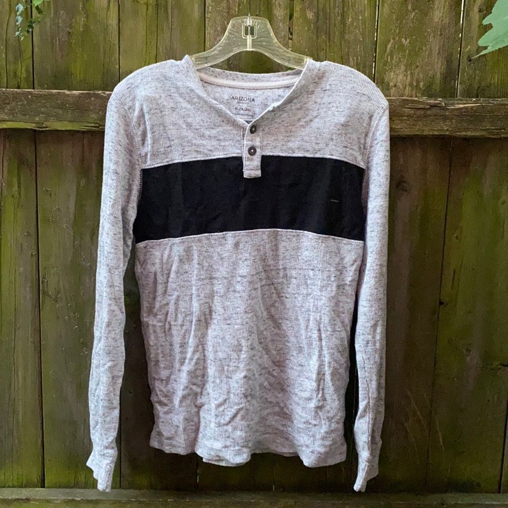 *Lot of 2* gray thermal top sz. XL